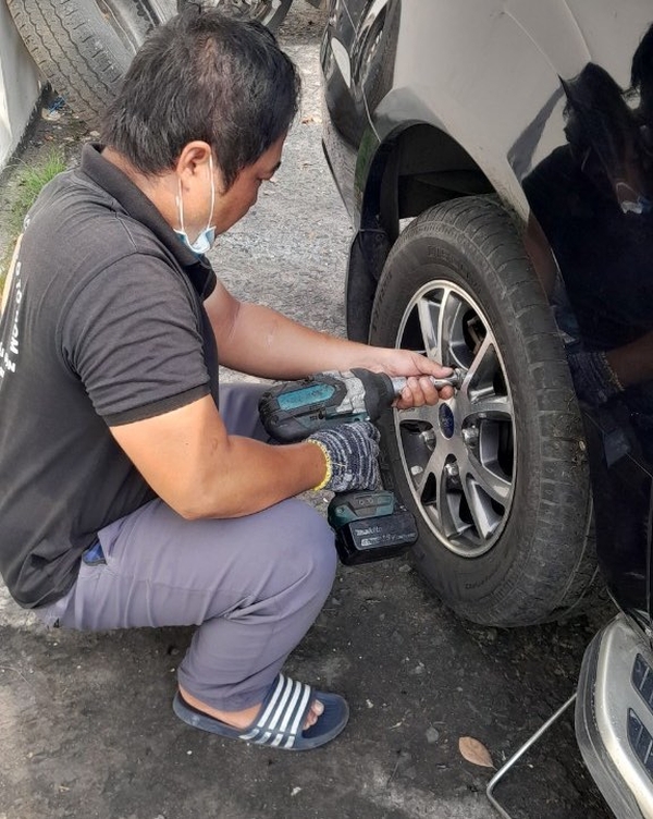Dịch vụ cứu hộ lốp ô tô Hà Nội chuyên nghiệp, nhanh chóng